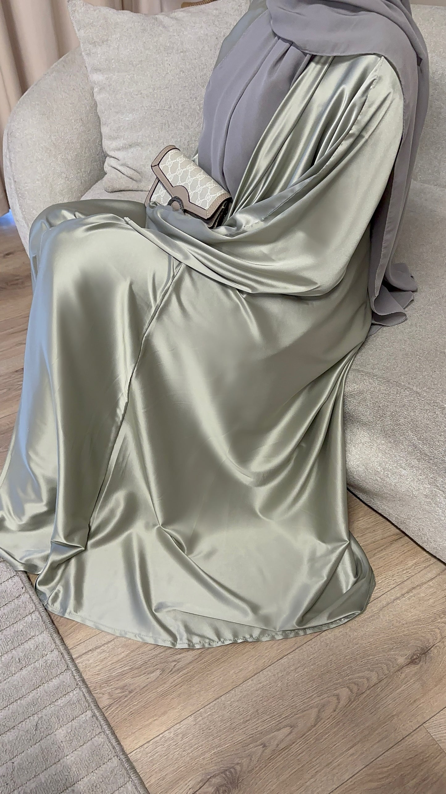 LAYAN ABAYA 'PISTACHIO'